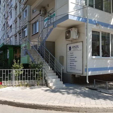 Apartment On Constantin Negruzzi 基希讷乌 外观 照片